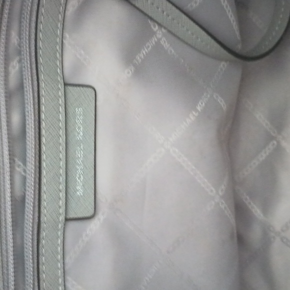 Michael Kors 👜 **NEW*** - Picture 4 of 5